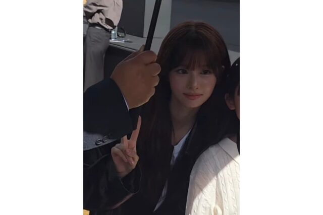 와.. 말이돼? 얼굴 겁나 작은것 같다는 오늘자 설윤 패션