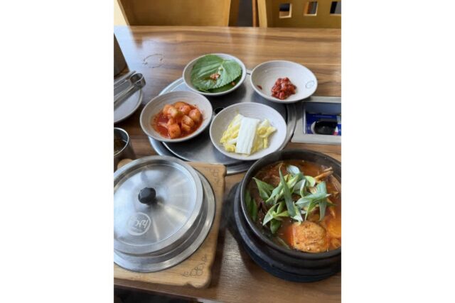 👥👥: 전주 혼자 여행가서 뭐 해..? 🤷‍♀️: ?? 할거 너무 많아서 한 달 살기 하고 싶다고요