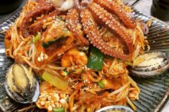 매콤한 양념 머금은 해산물을 푸짐하게 쌓은, 전국 해물찜 맛집 5곳