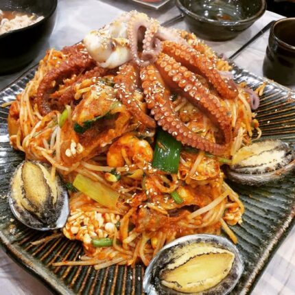 매콤한 양념 머금은 해산물을 푸짐하게 쌓은, 전국 해물찜 맛집 5곳