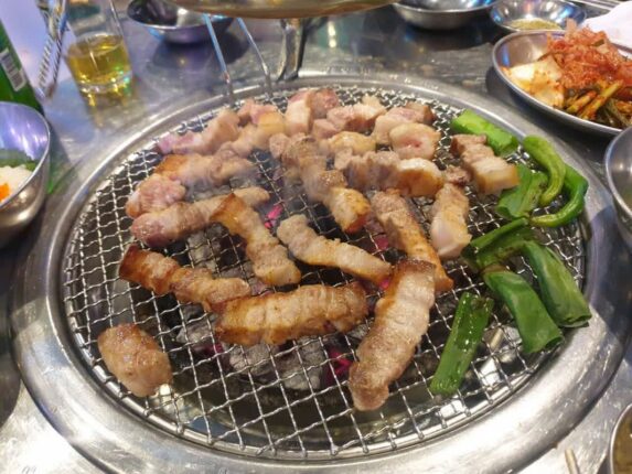 엔비디아CEO 젠슨황도 사랑한 ‘한국의 삼겹살’… 전국 삼겹살 로컬 맛집 5곳