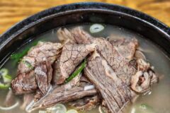 따끈한 국물로 마음을 녹이는, 전국 설렁탕 노포 맛집 BEST 5