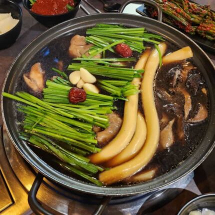 닭고기 먹고 칼국수도 먹는 ‘닭 풀코스’… 서울 닭한마리 맛집 5곳