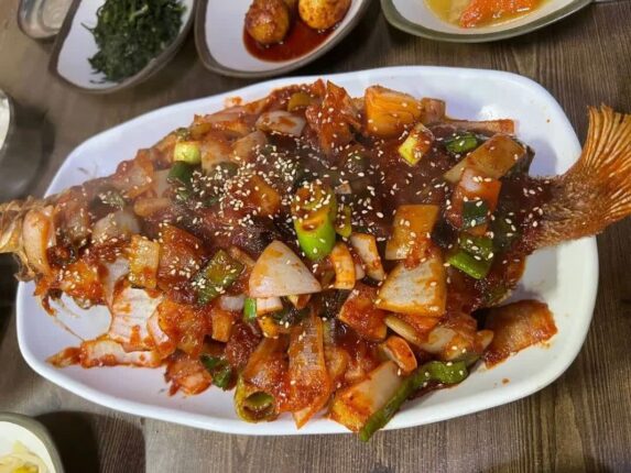 감칠맛 넘치는 양념이 입맛 돋우는 밥도둑! 전국 생선 조림 맛집 5