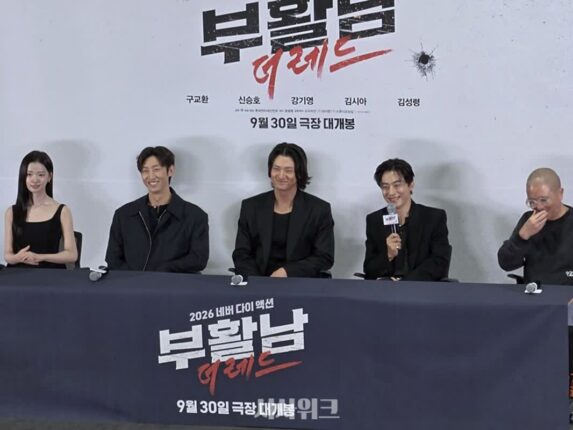 “그야말로 오락영화”… 쉽고 유쾌하게 달리는 ‘부활남: 더 레드’