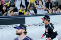 “2루타 하나면 사이클링 히트인데 또 넘겼다” 오지환 홈런 2방…LG, 1위 KT에 12-1 대승