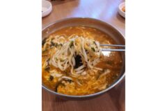 한 그릇 먹으면 속이 든든해지는 묵직한 육수! 전국 장칼국수 웨이팅 맛집 5곳