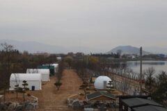 “춘천에서 15km 떨어진 이곳이 진짜 힐링 명소라니”… 가족 여행에 딱 좋은 캠핑 명소