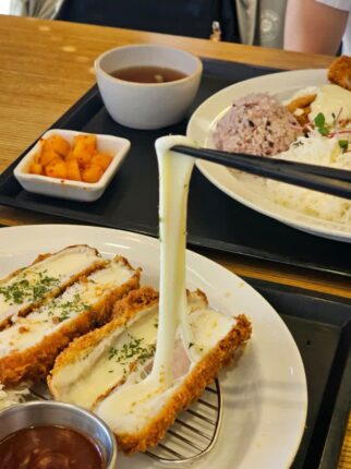 운양동 맛집 홍익돈까스 김포운양점 바삭바삭하고 맛있어요.