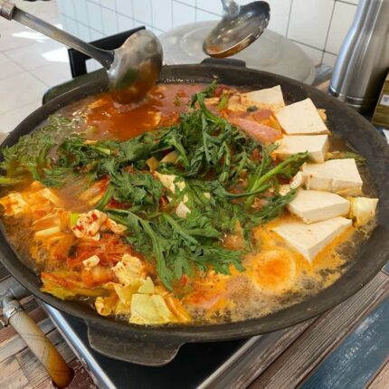 “외국인도 줄 서서 먹는다” 진득한 햄 맛이 살아있는 전국 부대찌개 맛집 5