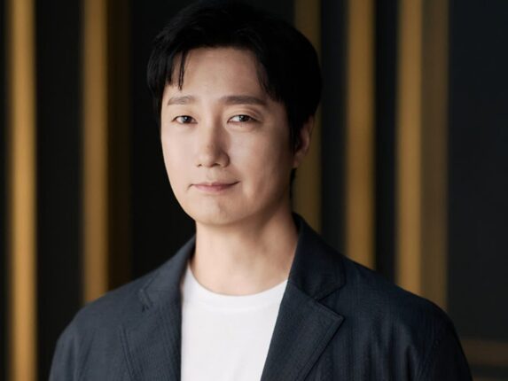 [인터뷰] ‘암살자(들)’ 박해일, 여전히 호기심을 품고