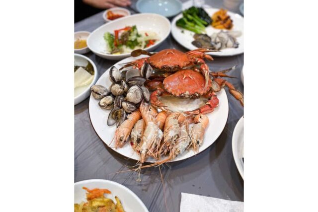 “메뉴판 없는데도 줄 선다” 푸짐한 해산물 안주로 유명한 이모카세 맛집 5곳