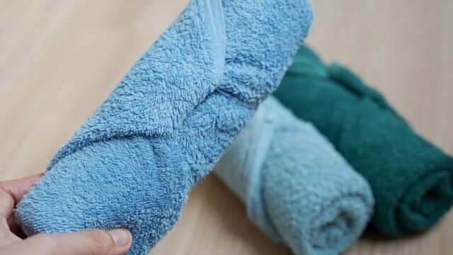 호텔 직원이 알려준 7초만에 호텔 수건 접는 꿀팁