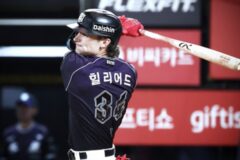 “80승 찍었다!” KT, 9회에 두 점 내주고도 버텼다…우승 확률 95.2% 실화?