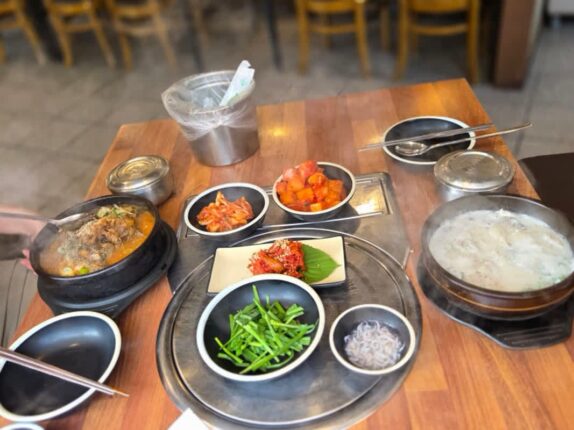 얼큰하게 속 달래는 서울대입구역국밥. 보승회관