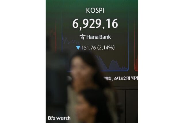 연휴 뒤 ‘7천피’ 반납…삼전·닉스 약세