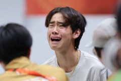 “0점 두 번 받고 울었는데…” 엄마 보자 다시 올라탄 17세, 일본서 금메달 따고 또 울었다.