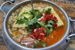줄 서서 먹는 깊은 맛의 국물! 지역별 인기 부대찌개 맛집 5곳