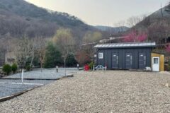 “1만 평 산속 캠핑장이 라니? 정말 대박이네요”… 자연 그대로 느끼는 여행지