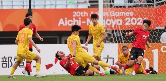 “이게 반칙이 아니라고?”…中 소림축구에 이영표 결국 분노 폭발
