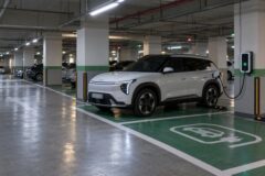“완속충전기에 밤새 세워뒀다간” 전기차·PHEV 차주도 걸리는 과태료 10만 원 함정