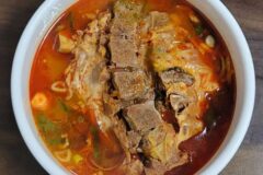 푹 삶은 돼지 등뼈가 만드는 찐하고 고소한 국물! 해장원탑 서울 감자탕 맛집 5곳