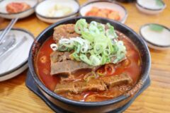 깊고 진한 국물 맛과 푸짐한 건더기가 일품인! 전국 뼈해장국 맛집 5곳