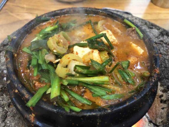 ‘찌개 팔아 건물 세웠다고?’… 된장찌개 맛있기로 유명한 전국의 맛집 4