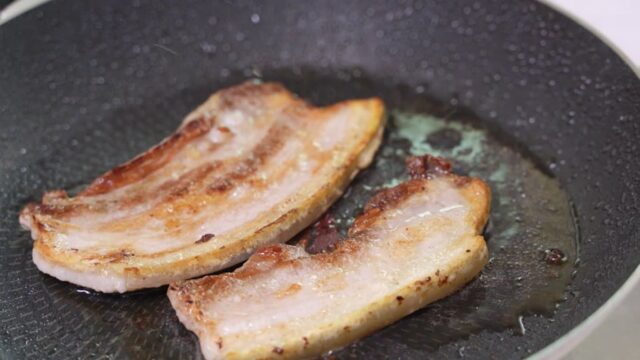 삼겹살 그냥 굽지 마세요 ‘이것’ 하나면 골칫거리 싹~ 해결!