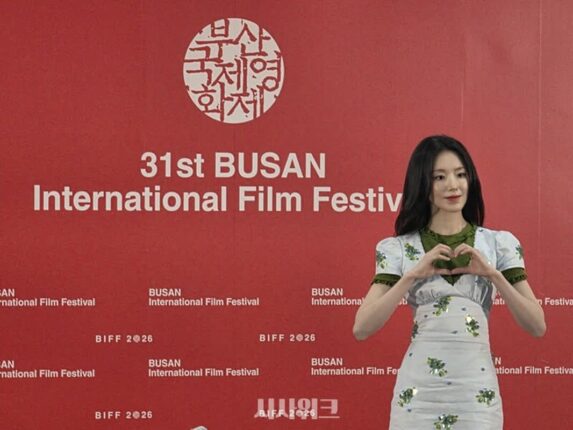 [31st BIFF] 무대 넘어 스크린으로… ‘배우’ 슈화의 첫걸음