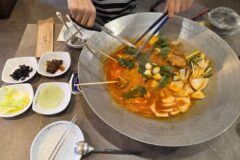 신대방삼거리역 동작 닭도리탕, 까치솥뚜껑닭도리