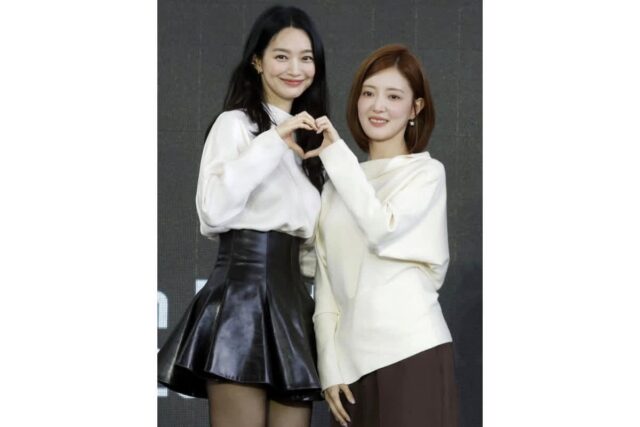 하필 40대 신민아 옆에서.. 말많은 사모님룩 입고 온 30대 여배우 ㄷㄷ