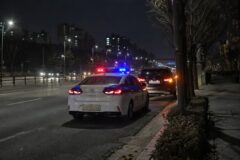 “조수석 탔죠? 너도 체포” SUV 시속 150km 달리면 이렇게 됩니다