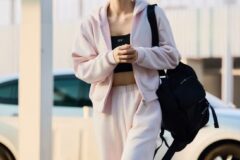 머리를 이렇게까지 붙였다고..? 김유정 파격 올백 헤어 근황 ㄷㄷ