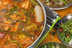 끓일수록 고소해지는 진한 국물! 줄 서서 먹는 곱창전골 맛집 5곳