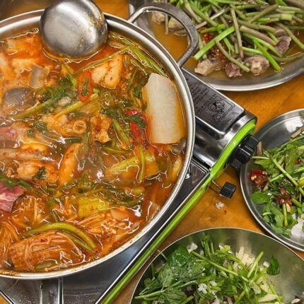 끓일수록 고소해지는 진한 국물! 줄 서서 먹는 곱창전골 맛집 5곳
