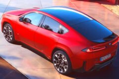 “이게 BMW의 미래인가”… iX4, 쿠페형 디자인으로 iX3와 ‘확실한 차별점’