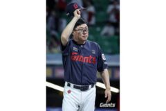 “김태형을 자르자니 대안이 없다”…롯데의 길어지는 침묵의 이유는