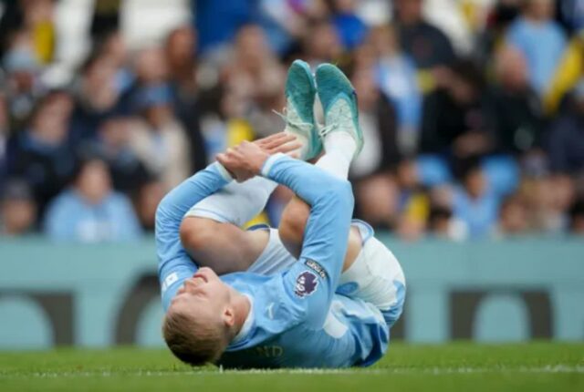 “139경기 만에 EPL 필드골 100골?”…홀란 멀티골 폭발했는데, 경기 끝나자 절뚝인 이유