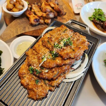 촉촉하고 부드러운 떡갈비의 매력! 줄 서서 먹는 전국 떡갈비 맛집 5곳