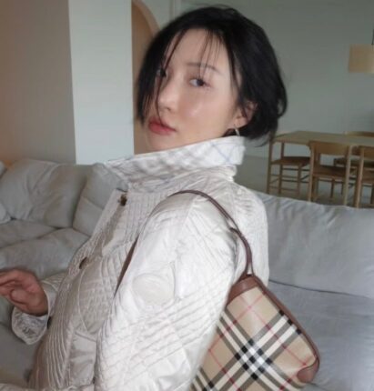 할머니 옷을 왜 입나 했는데.. 사모님룩 갑분 유행시킨 연예인 ㄷㄷ