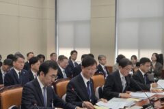 금융지주 퇴직임원 고문·자문행 제동…이찬진 “지배구조 개선안 반영”