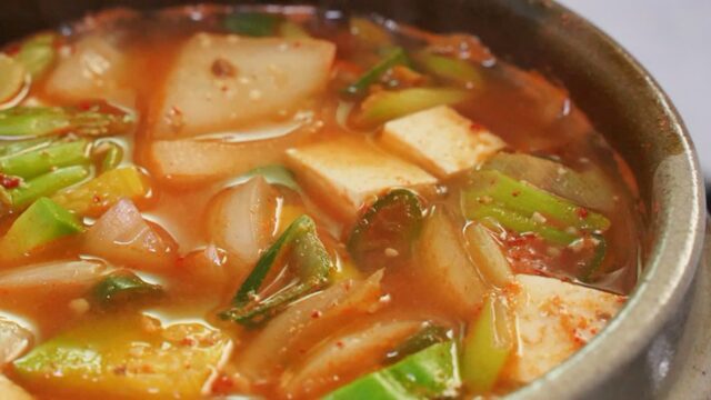 간단하지만 맛있는! 고깃집 된장찌개 끓이는 방법