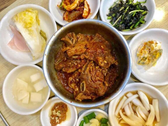 눈물 쏙 빠지게 맵다! 매콤한 양념이 일품인 매운갈비찜 맛집 BEST 5