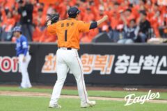“야구 인생 끝난 줄 알았다”…11승 한화 문동주, 수술 앞두고 눈물 흘린 진짜 이유
