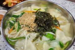 손으로 뚝뚝 떼어 넣은 추억의 손맛… 전국 수제비 맛집 5곳