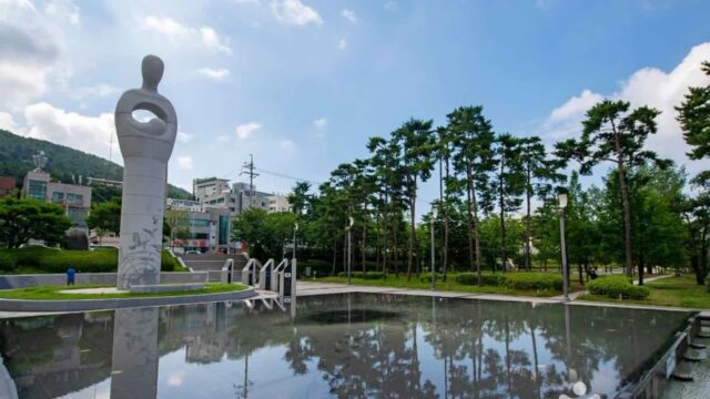 부산 평화공원 카페 투어, 접근성과 자연이 어우러진 휴식
